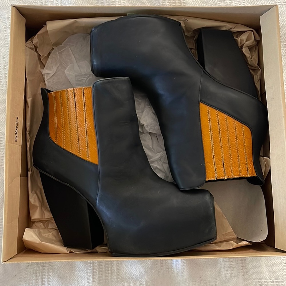 Heeled booties
